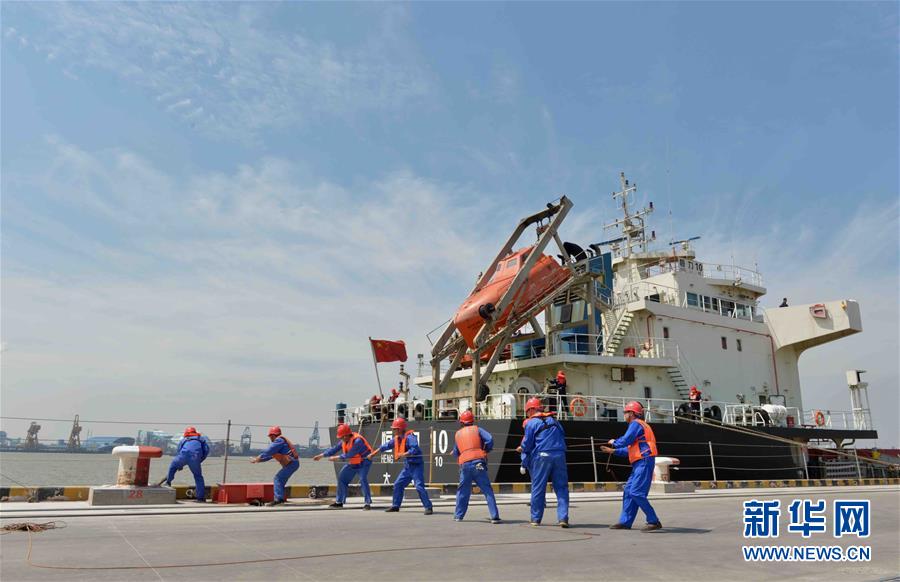 （大江奔流&mdash;&mdash;來自長(zhǎng)江經(jīng)濟(jì)帶的報(bào)道&middot;新華全媒頭條&middot;圖文互動(dòng)）（4）打造經(jīng)濟(jì)高質(zhì)量發(fā)展的強(qiáng)勁引擎&mdash;&mdash;深入推動(dòng)長(zhǎng)江經(jīng)濟(jì)帶發(fā)展述評(píng)