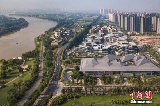 8月9日，航拍南京江心洲新加坡&middot;南京生態(tài)科技島。 <a target='_blank' >中新社</a>記者 泱波 攝