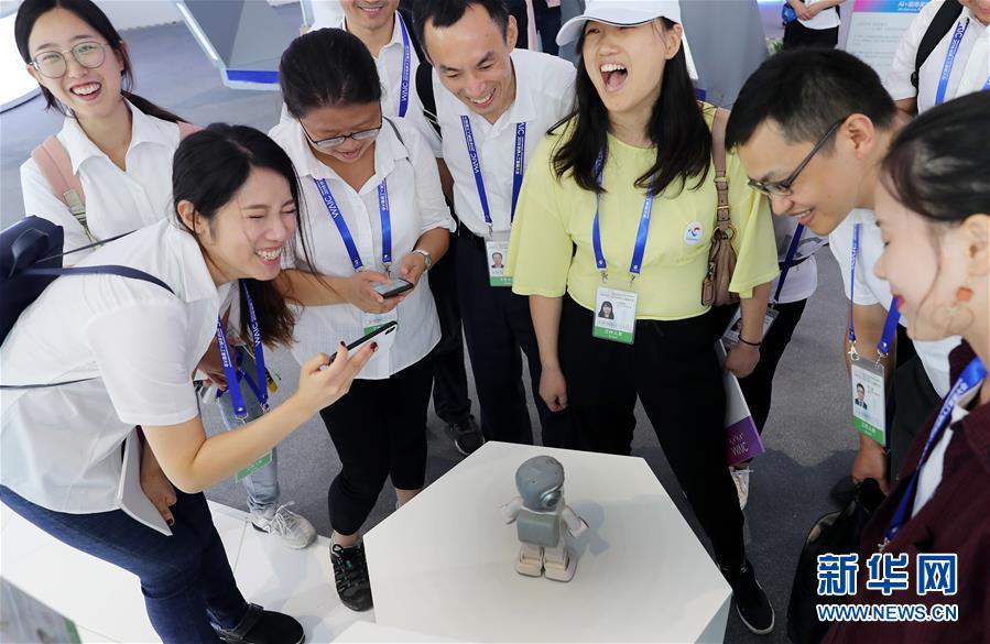 （新華全媒頭條&middot;圖文互動(dòng)）（2）&ldquo;中國智，世界能&rdquo;&mdash;&mdash;2018世界人工智能大會(huì)釋放AI發(fā)展新信號(hào)