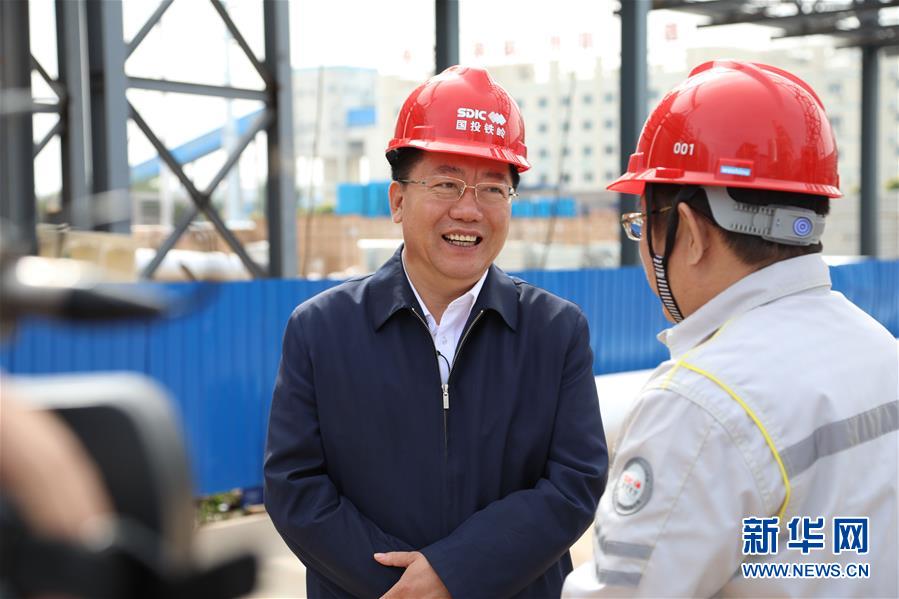 （新時代擔(dān)當(dāng)作為典型風(fēng)采&middot;圖文互動）（1）李士偉：以實干擔(dān)當(dāng) 向難題沖鋒