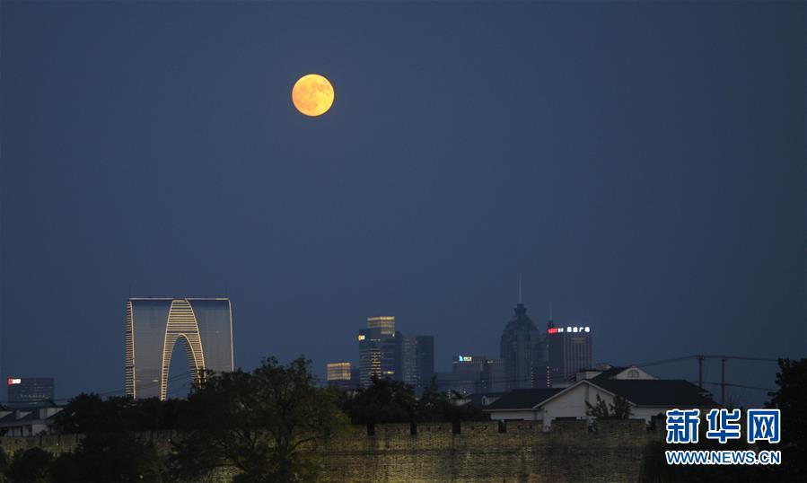 （新華全媒頭條&middot;我們的節(jié)日&middot;中秋&middot;圖文互動）（1）明月寄相思 家國總關(guān)情&mdash;&mdash;詩詞引出的中秋故事