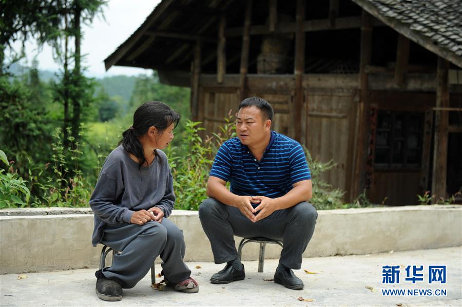 (在習(xí)近平新時(shí)代中國(guó)特色社會(huì)主義思想指引下——新時(shí)代新作為新篇章·圖文互動(dòng))(4)三年村干部 一世農(nóng)村情——記貴州石阡農(nóng)村扶貧干部