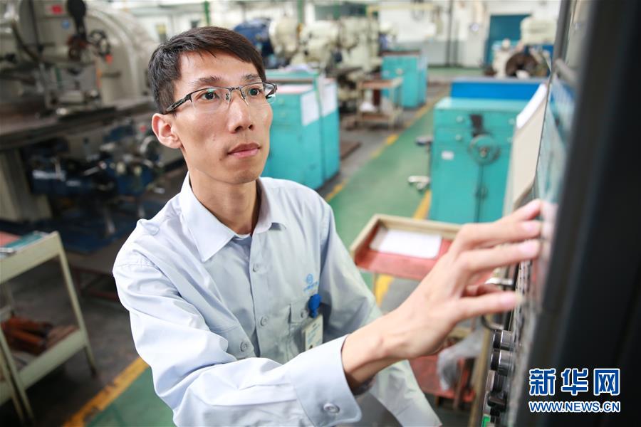 （圖文互動(dòng)）（3）他用匠心守護(hù)飛機(jī)心臟&mdash;&mdash;記中國(guó)航發(fā)沈陽(yáng)黎明航空發(fā)動(dòng)機(jī)有限責(zé)任公司一線(xiàn)工人洪家光