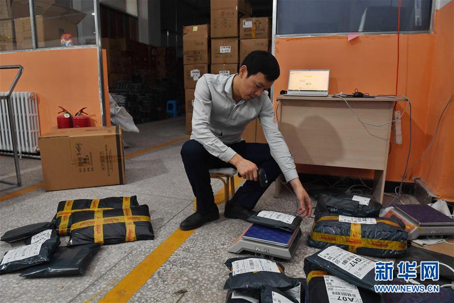 （在習(xí)近平新時代中國特色社會主義思想指引下&mdash;&mdash;新時代新作為新篇章&middot;圖文互動）（3）從資源枯竭城市到中國棉襪之鄉(xiāng)&mdash;&mdash;吉林遼源念好民營經(jīng)濟(jì)&ldquo;三字經(jīng)&rdquo;