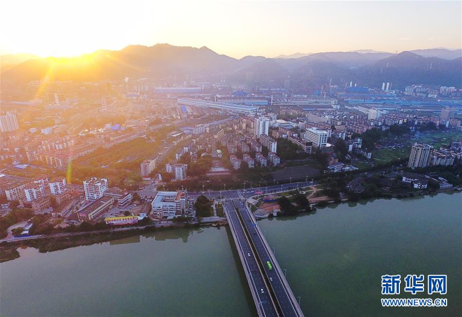 (在習(xí)近平新時(shí)代中國(guó)特色社會(huì)主義思想指引下·慶祝改革開(kāi)放40周年·綠色發(fā)展·圖文互動(dòng))(1)烈火淬煉中的轉(zhuǎn)型之變——綠色發(fā)展之“火”的故事