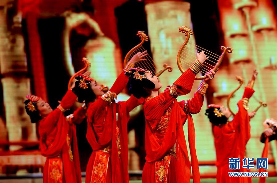 （在習(xí)近平新時(shí)代中國(guó)特色社會(huì)主義思想指引下&middot;慶祝改革開(kāi)放40周年&middot;開(kāi)放發(fā)展）（新華全媒頭條&middot;圖文互動(dòng)）（8）開(kāi)放中國(guó)：大門(mén)越開(kāi)越大 道路越走越寬