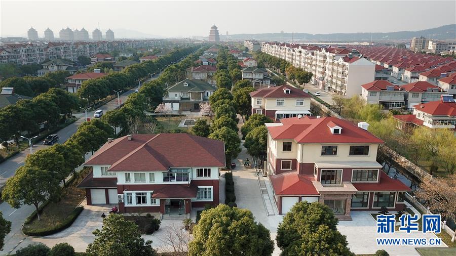 （慶祝改革開放40周年基層行&middot;村莊篇&middot;圖文互動(dòng)）（3）&ldquo;第一村&rdquo;華西：住房、樓宇刻畫發(fā)展&ldquo;年輪&rdquo;