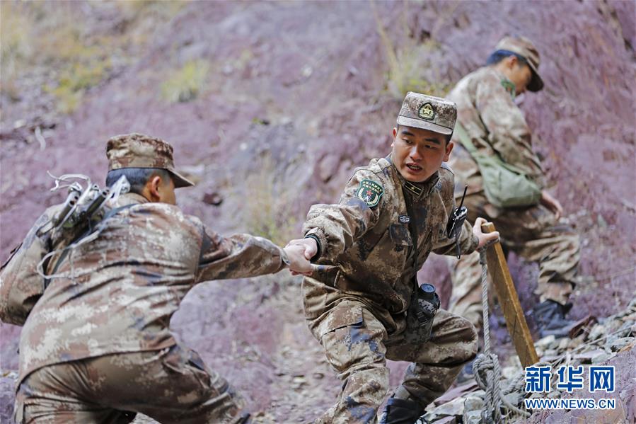 （向奉獻(xiàn)者致敬&middot;圖文互動）（2）情注一纜通滇藏&mdash;&mdash;記某信息通信基地四營五連連長翁春芳