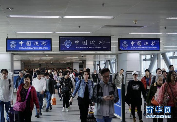 （圖文互動）（4）四十年、一扇窗&mdash;&mdash;兩地值守者眼中的羅湖橋