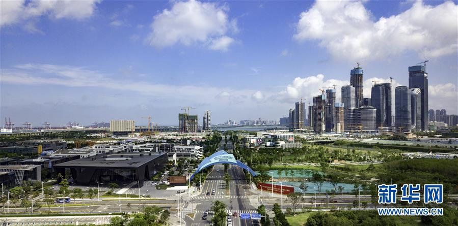 （新華全媒頭條&middot;圖文互動(dòng)）（1）高舉新時(shí)代改革開放旗幟&mdash;&mdash;以習(xí)近平同志為核心的黨中央引領(lǐng)改革開放紀(jì)實(shí)