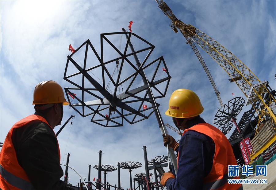 （新華全媒頭條&middot;圖文互動）（2）領(lǐng)航！向著高質(zhì)量發(fā)展堅定前行&mdash;&mdash;以習(xí)近平同志為核心的黨中央引領(lǐng)中國經(jīng)濟(jì)發(fā)展述評