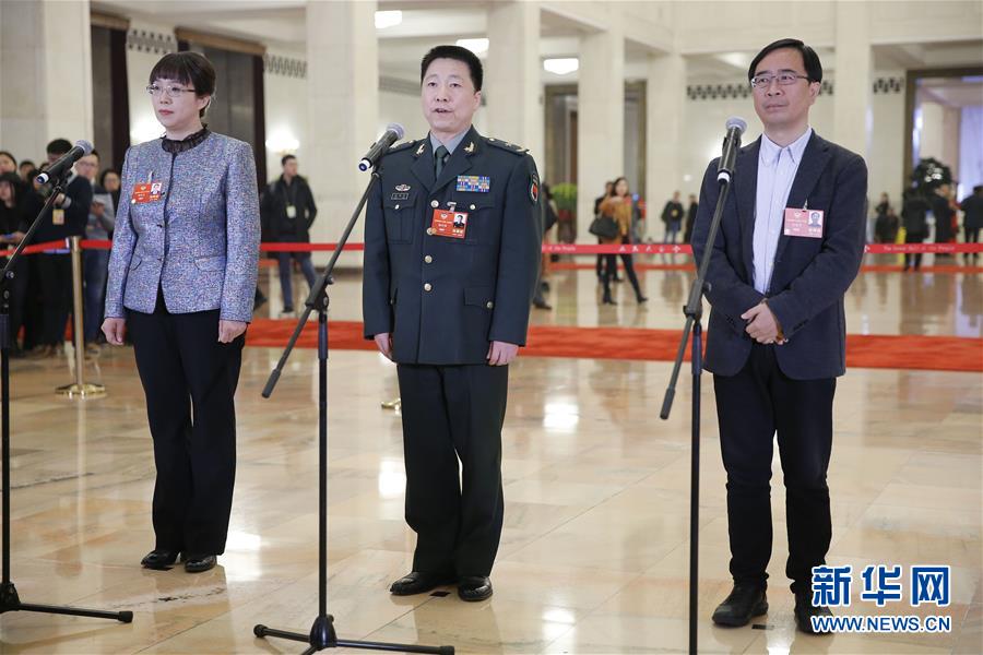 （兩會&middot;政協(xié)開幕）（5）全國政協(xié)委員接受采訪