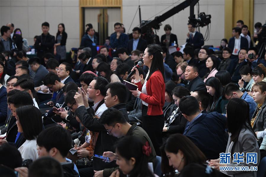 （兩會(huì)&middot;XHDW）（2）國(guó)家發(fā)改委主任何立峰等就&ldquo;創(chuàng)新和完善宏觀調(diào)控，推動(dòng)高質(zhì)量發(fā)展&rdquo;答記者問(wèn)