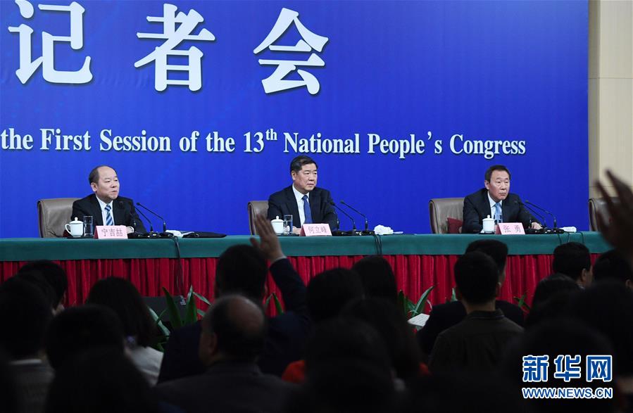 （兩會&middot;XHDW）（3）國家發(fā)改委主任何立峰等就&ldquo;創(chuàng)新和完善宏觀調(diào)控，推動高質(zhì)量發(fā)展&rdquo;答記者問