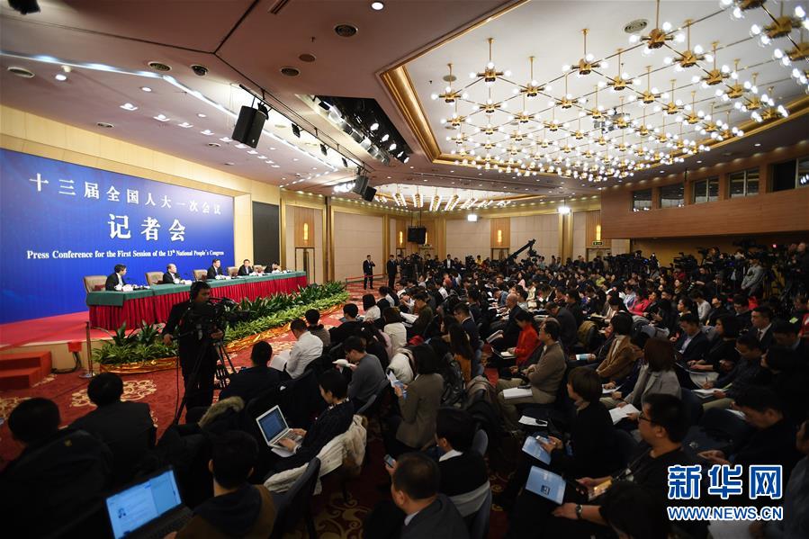 （兩會）（4）國家發(fā)改委主任何立峰等就&ldquo;創(chuàng)新和完善宏觀調(diào)控，推動高質(zhì)量發(fā)展&rdquo;答記者問