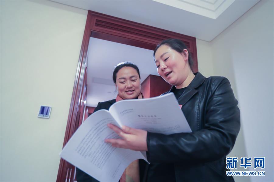 （兩會(huì)&middot;基層代表履職故事）（2）全國(guó)人大代表喬進(jìn)雙梅：&ldquo;花間&rdquo;繡出美麗人生