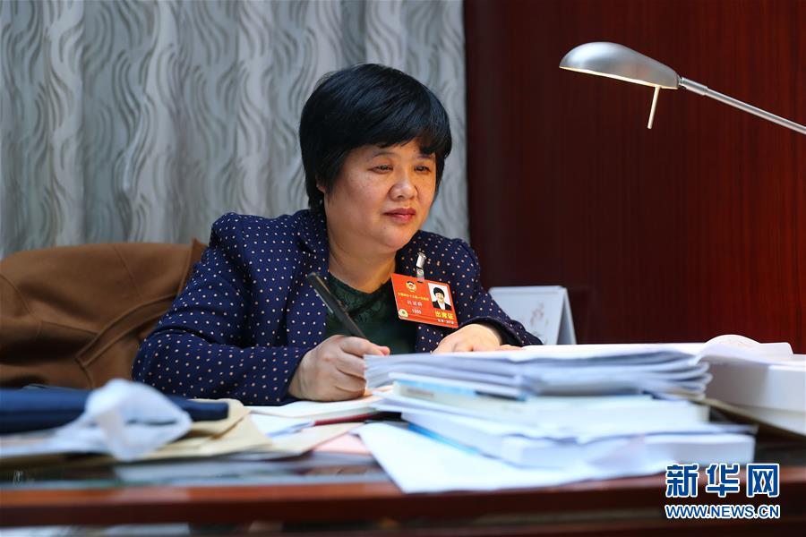 （兩會&middot;基層委員履職故事）（2）全國政協委員杜麗群：重視傳染病防治專業(yè)人才隊伍建設