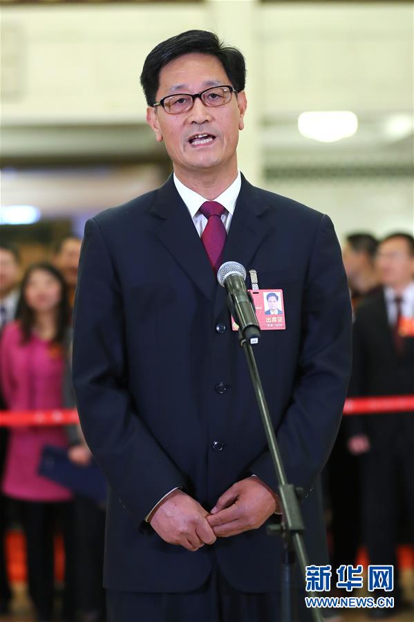 （兩會(huì)&middot;XHDW）（7）全國(guó)政協(xié)委員接受采訪