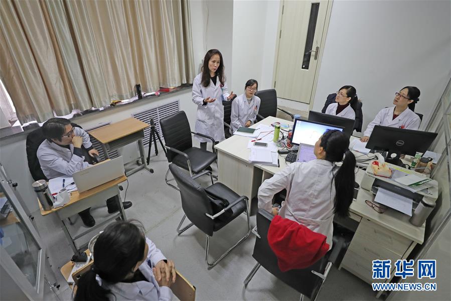 （兩會(huì)&middot;基層代表履職故事）（6）全國人大代表李潞：承載生命囑托 堅(jiān)守醫(yī)生職責(zé)