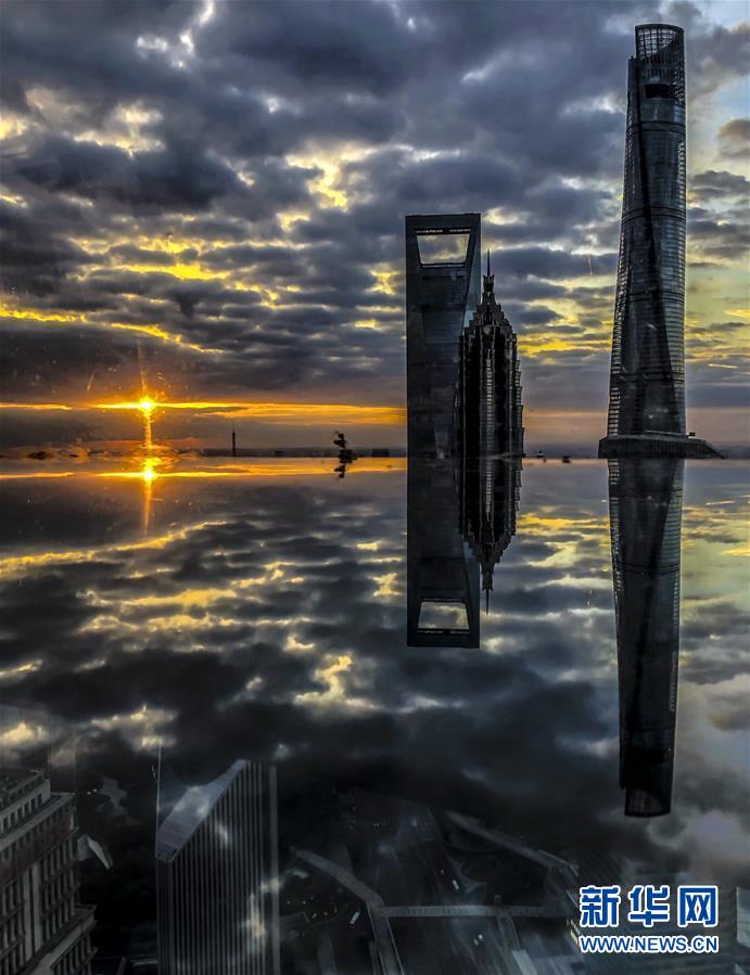 （新華全媒頭條&middot;圖文互動(dòng)）（11）風(fēng)正一帆懸&mdash;&mdash;以習(xí)近平同志為核心的黨中央治國(guó)理政一年間