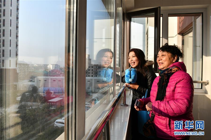 （新華全媒頭條&middot;圖文互動(dòng)）（10）風(fēng)正一帆懸&mdash;&mdash;以習(xí)近平同志為核心的黨中央治國(guó)理政一年間