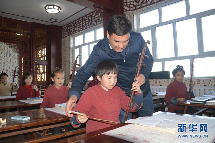 （改革先鋒風(fēng)采&middot;圖文互動）（3）庫爾班&middot;尼亞孜：民族團結(jié)進步的踐行者