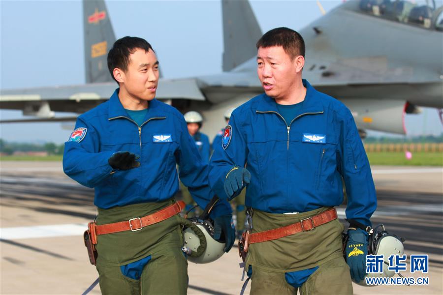 （新華全媒頭條&middot;圖文互動）（3）戰(zhàn)鷹，為祖國奮飛&mdash;&mdash;記空軍航空兵某旅旅長、特級飛行員郝井文