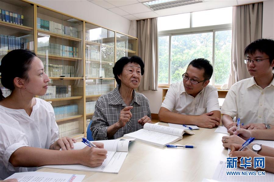 （改革先鋒風(fēng)采&middot;圖文互動(dòng)）（2）于漪：站上講臺(tái)就是生命在歌唱 