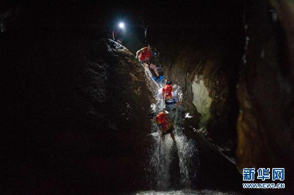 (在習(xí)近平新時(shí)代中國(guó)特色社會(huì)主義思想指引下——新時(shí)代新作為新篇章·鄉(xiāng)村振興戰(zhàn)略·圖文互動(dòng))(4)掙脫“富饒的貧困”——一個(gè)西部貧困區(qū)縣綠色發(fā)展之變