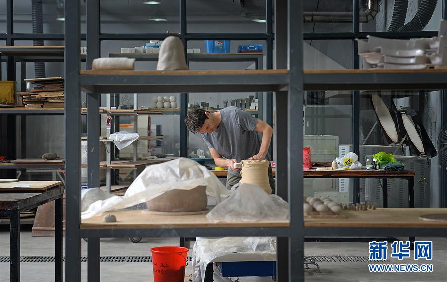 （新華全媒頭條&middot;圖文互動(dòng)）（8）千年窯火中的&ldquo;復(fù)興密碼&rdquo;&mdash;&mdash;景德鎮(zhèn)新觀察