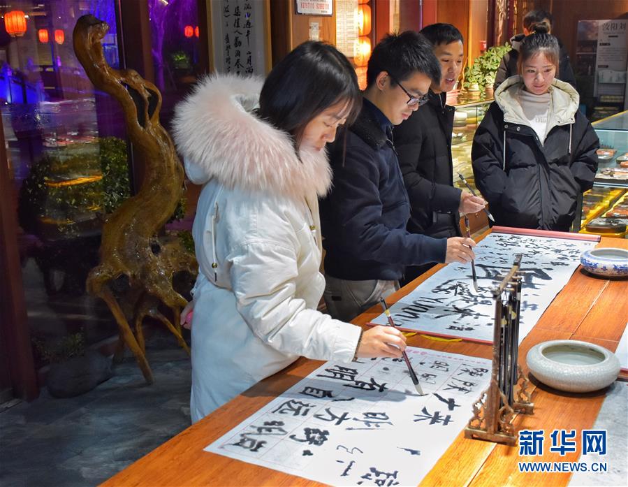 （在習(xí)近平新時(shí)代中國特色社會主義思想指引下&mdash;&mdash;新時(shí)代新作為新篇章&middot;圖文互動(dòng)）（1）水綠相間看古都 古今輝映洛陽城