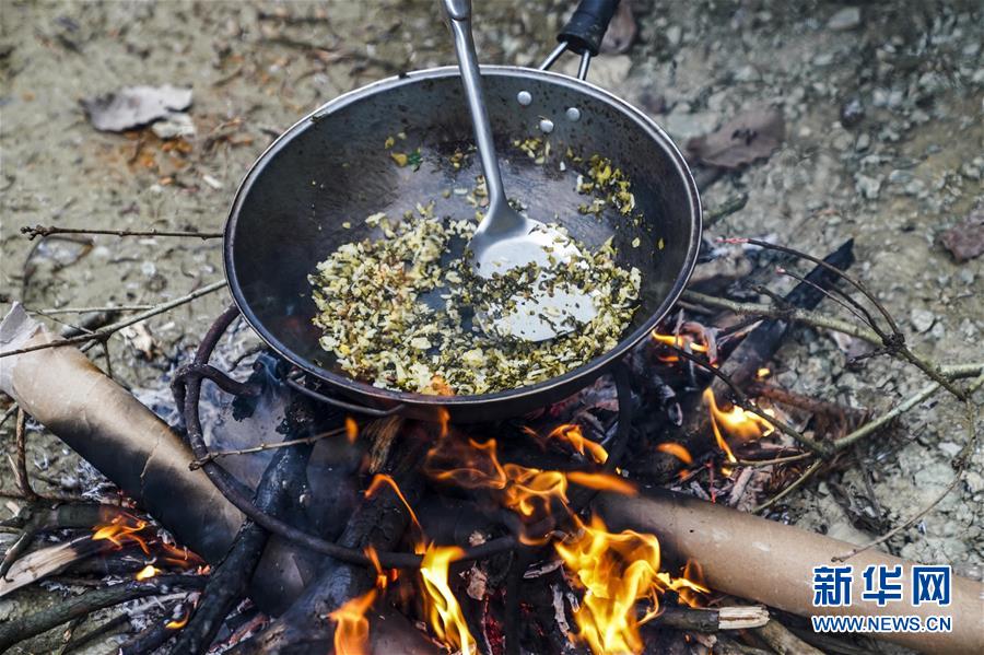 （新春走基層）（19）重慶黔江：土家三老漢 一臺&ldquo;扶貧戲&rdquo;