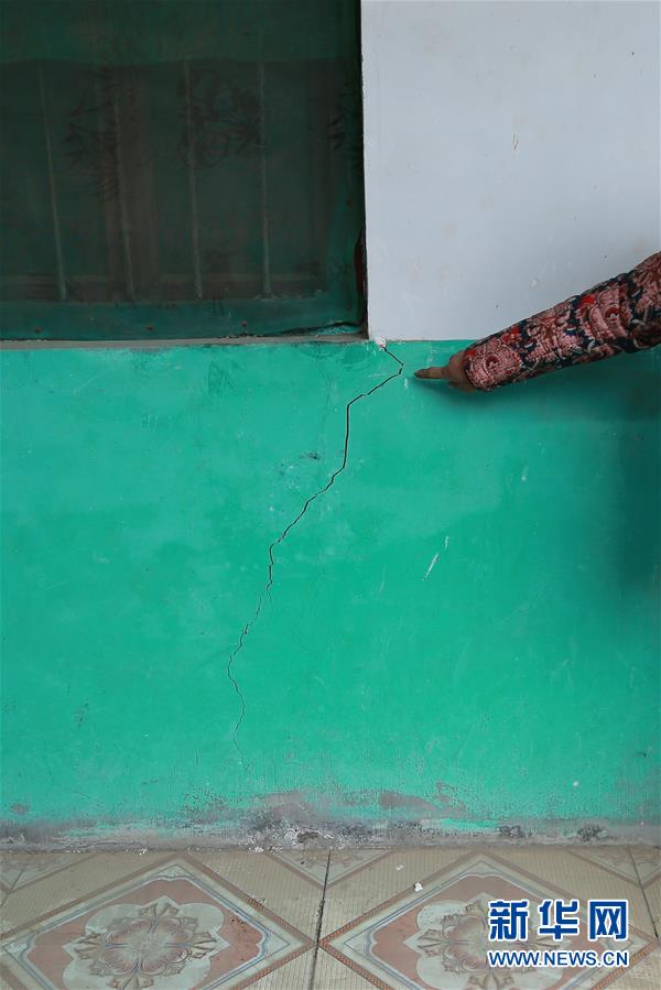 （新華視點(diǎn)&middot;圖文互動）（4）挖掘作業(yè)距漢墓中心僅20米，村民住房出現(xiàn)裂縫&hellip;&hellip;&ldquo;造地&rdquo;如何變挖山？