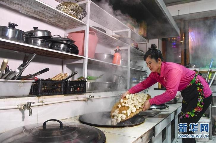 （在習(xí)近平新時代中國特色社會主義思想指引下&mdash;&mdash;新時代新作為新篇章&middot;圖文互動）（6）三年，從無名小屯到聲名遠播&mdash;&mdash;這個&ldquo;雪鄉(xiāng)&rdquo;是如何做到的？