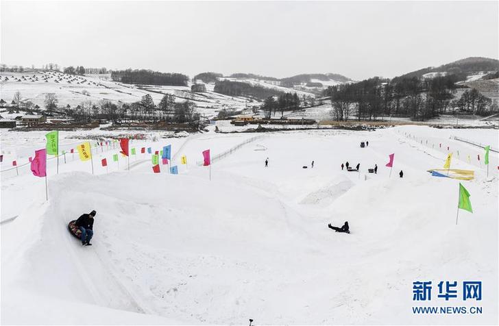 （在習(xí)近平新時代中國特色社會主義思想指引下&mdash;&mdash;新時代新作為新篇章&middot;圖文互動）（3）三年，從無名小屯到聲名遠播&mdash;&mdash;這個&ldquo;雪鄉(xiāng)&rdquo;是如何做到的？