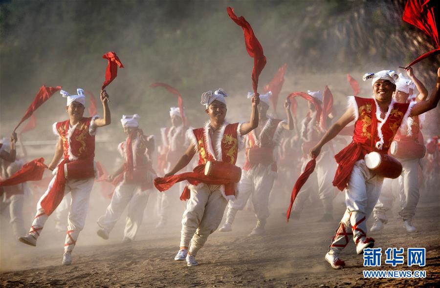 （新華全媒頭條&middot;迎接兩會特別報道&middot;圖文互動）（7）奮進(jìn)，向著第一個百年奮斗目標(biāo)&mdash;&mdash;寫在2019年全國兩會召開之際