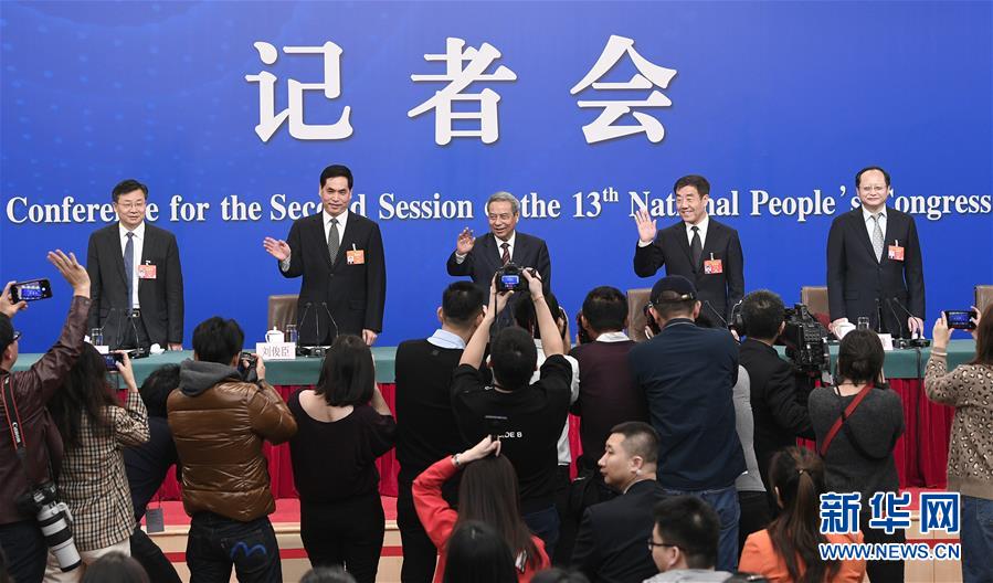 （兩會&middot;XHDW）（1）全國人大相關(guān)負責(zé)人就&ldquo;人大立法工作&rdquo;答記者問