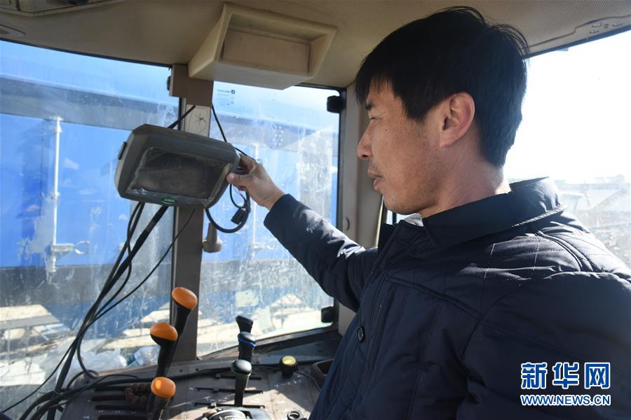 (在習(xí)近平新時(shí)代中國(guó)特色社會(huì)主義思想指引下——新時(shí)代新作為新篇章·圖文互動(dòng))(1)黑土地上感受“中國(guó)飯碗”新變化