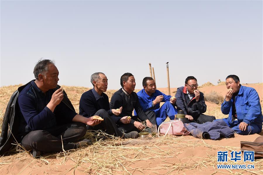 （新華全媒頭條&middot;圖文互動(dòng)）（4）八步沙&middot;六老漢&middot;三代人