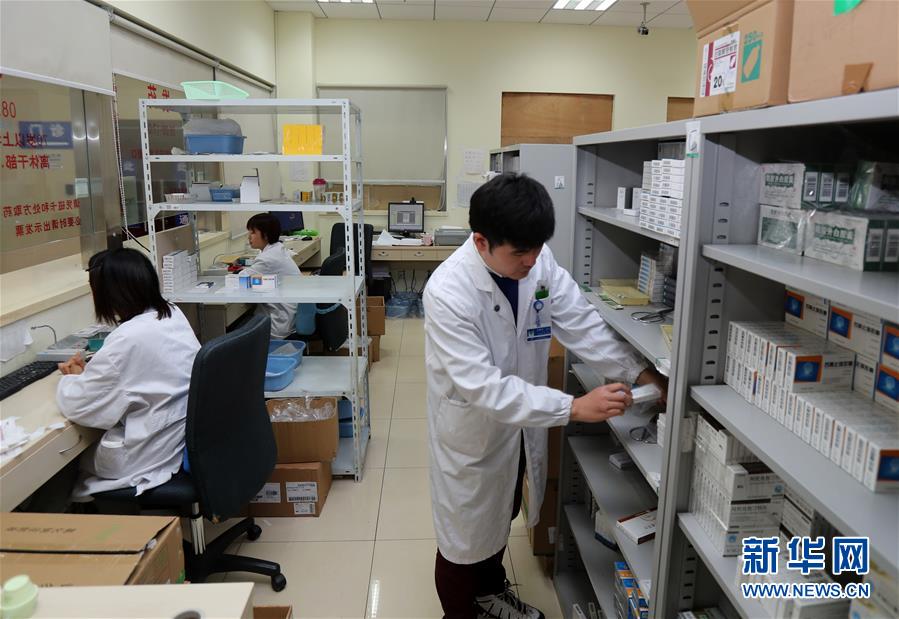 （新華全媒頭條&middot;圖文互動(dòng)）（1）一粒藥片牽動(dòng)萬人心，藥品集中采購(gòu)給你我省了多少？