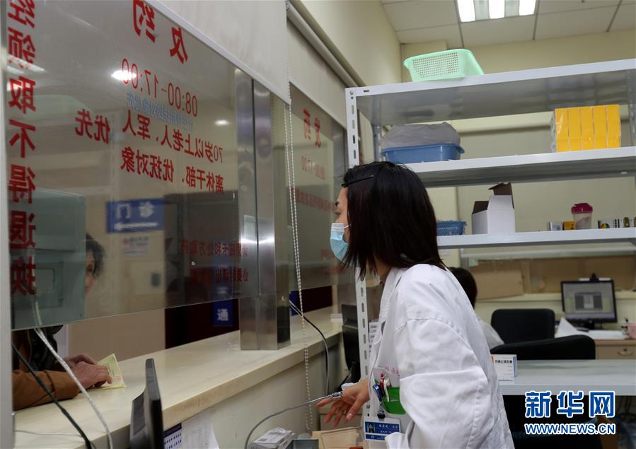 （新華全媒頭條&middot;圖文互動(dòng)）（4）一粒藥片牽動(dòng)萬人心，藥品集中采購(gòu)給你我省了多少？