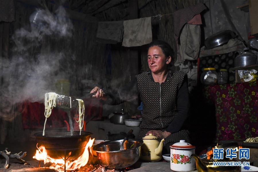（新華全媒頭條&middot;圖文互動）（5）一步千年，&ldquo;最后的沙漠部落&rdquo;遷入新家園