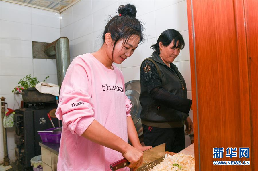 （壯麗70年&middot;奮斗新時代&middot;圖文互動）（2）情同一家，守望相助，共奔小康&mdash;&mdash;內(nèi)蒙古興安盟巴彥敖包嘎查民族團(tuán)結(jié)見聞