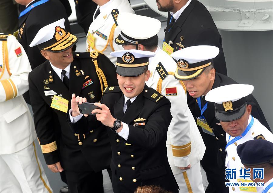 （新華全媒頭條&middot;人民海軍70年&middot;圖文互動）（15）奏響新時代海上和平樂章&mdash;&mdash;人民海軍成立70周年海上閱兵活動紀實