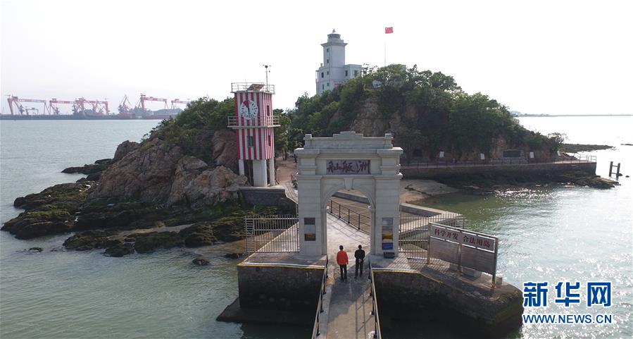 （新華全媒頭條&middot;圖文互動）（1）守望&mdash;&mdash;記舢舨洲&ldquo;島主&rdquo;黃燦明一門四代航標工