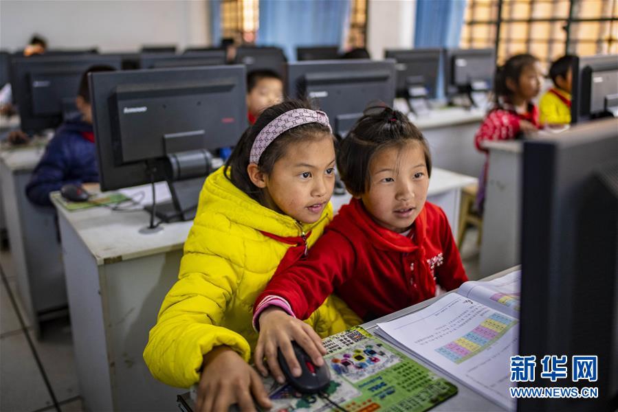 （壯麗70年&middot;奮斗新時代&middot;圖文互動）（10）獨龍江畔，這個民族&ldquo;一躍千年&rdquo;