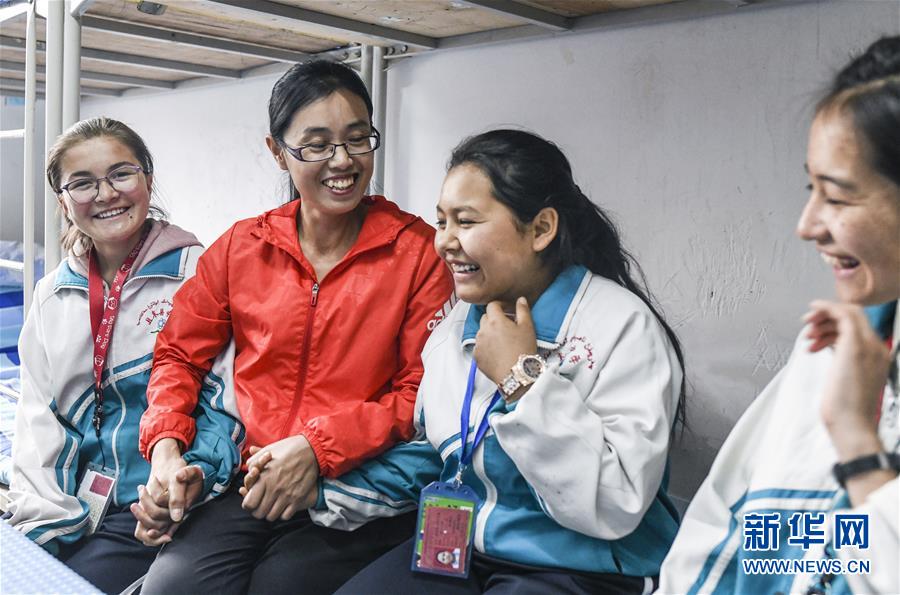 （新華全媒頭條&middot;圖文互動(dòng)）（5）大漠小城的別樣青春&mdash;&mdash;記內(nèi)地青年學(xué)子扎根新疆且末教書育人