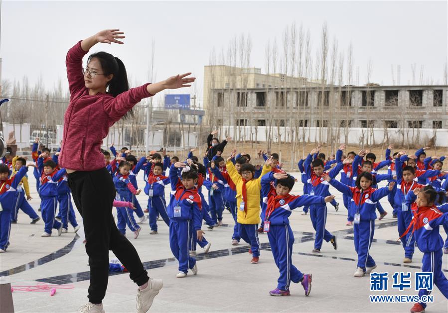 （新華全媒頭條&middot;圖文互動(dòng)）（8）大漠小城的別樣青春&mdash;&mdash;記內(nèi)地青年學(xué)子扎根新疆且末教書育人