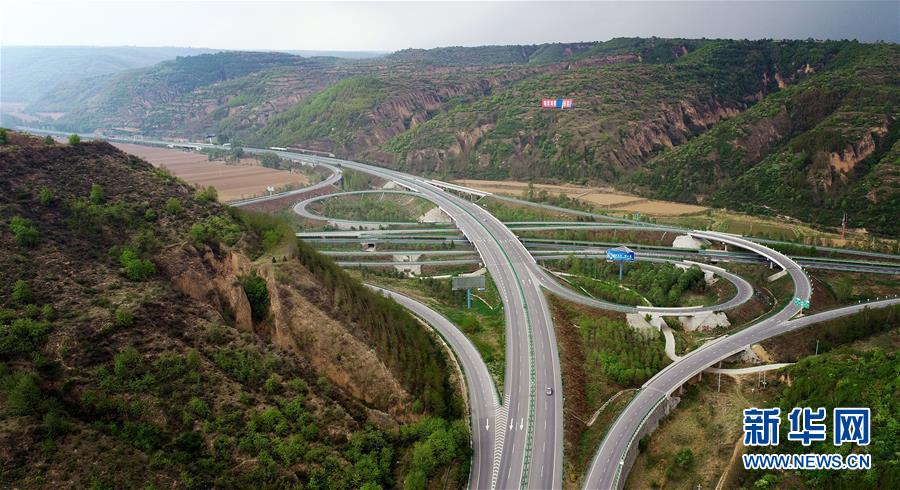 （新華全媒頭條&middot;圖文互動(dòng)）（13）春暉沐浴寶塔山&mdash;&mdash;寫在延安各縣整體脫貧摘帽之際