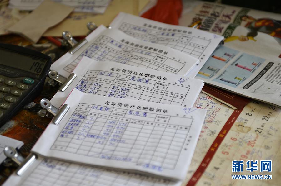 （在習(xí)近平新時(shí)代中國(guó)特色社會(huì)主義思想指引下&mdash;&mdash;新時(shí)代新作為新篇章&middot;圖文互動(dòng)）（5）云南省陸良縣：農(nóng)民給供銷(xiāo)社打&ldquo;白條&rdquo; 